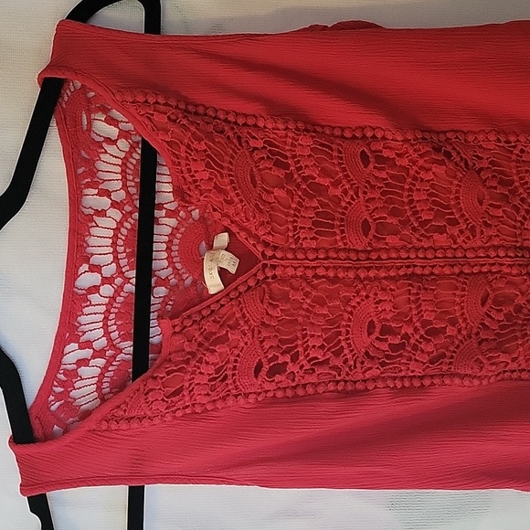 Red crochet detail tank top - Picture 2 of 5
